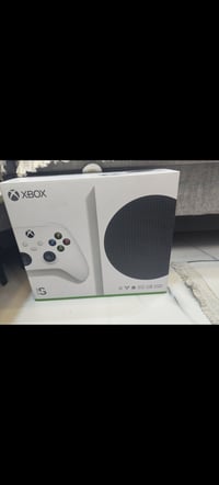 Xbox سيريس اس نضيف ١٠٠٪ السعر ٤٥٠ وبي مجال التفاصيل خاص للعلم فقط الجد...