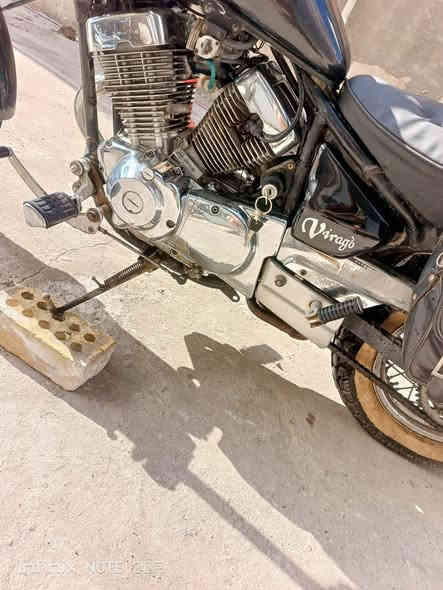 Yamaha 250cc
السلام عليكم شباب ... 
ياماها ربع للبيع بسعر مناسب 
دراجة جاهزة عليه ادامه كاملة 
محرك 
كير 
كلجات
 بريك امامي خلفي 
دبلات امامي خلفي 
كهربائيات كله شغالة اشارة هورن لايت 
كشر جديد 
متصرف عليه بس دهن وبانزين 
السعر قفل 750 الف مابي عمله 
وبالخير ع الشراي 
تواصل وتساب فقط ***********
مكاني بغداد الكرخ .
