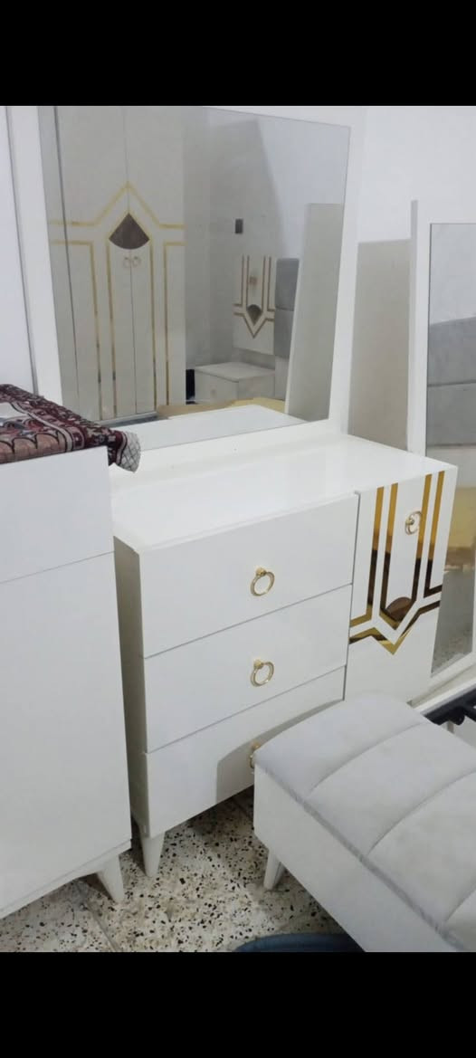 غرفه نوم ما مستخدمه شهر السعر 500 وبيه مجال غرفه نضيفه كلش.
*********** 
مستعجل
