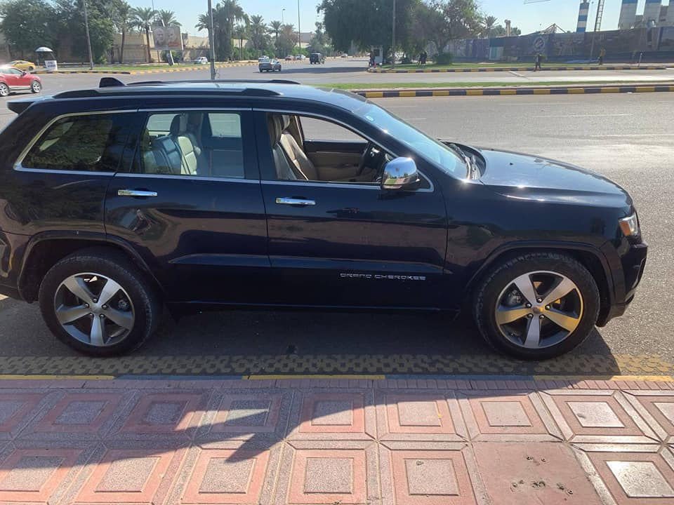 جيب شيروكي 2014 اوفر لاند أعلى مواصفات 
محرك 3600
جكات تصعد وتنزل السيارة 
تدفئة تبريد كشنات 
اشاير ترحيب كشنات جلد داخل بيجي
كشنات كهرباء نظام ايكو 
دفع رباعي شاشة كبيرة محدثة SRT
شفتات سرعه
بانوراما طكتين
حادثها جاملغ وبنيد 
صدرها جديد موبار اصلي
جكات امامي وخلفي جديد 
واهواي مواصفات بيها لاستفسار أتصل
*********** بغداد, العراق
