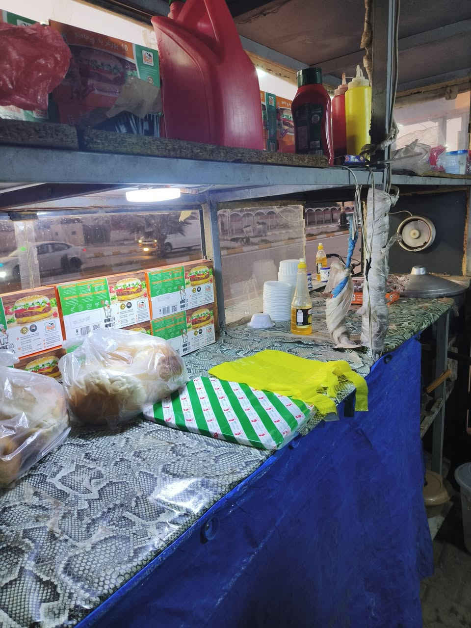 السلام عليكم كشك للبيع كامل بس تشتغل وبي شغل خير من الله السعر 300 وبي مجال قليل  . مكان الكشك تكريت نهاية شارع الزهور يم تانكي الميي
للاستفسار الاتصال على الرقم ‏‪***********‬‏ 
أو المراسلة خاص
