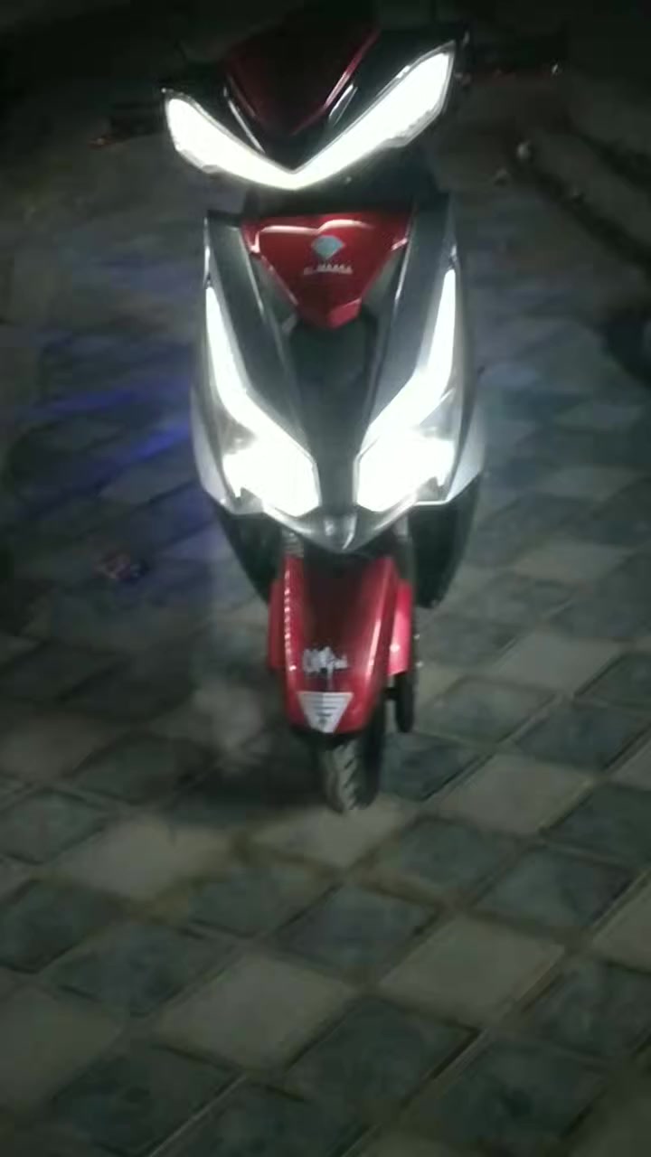 دراجة سكنس شحن نضيفة اي نقص مابيهة السعر ٤٧٥ مكاني الشعب ***********
