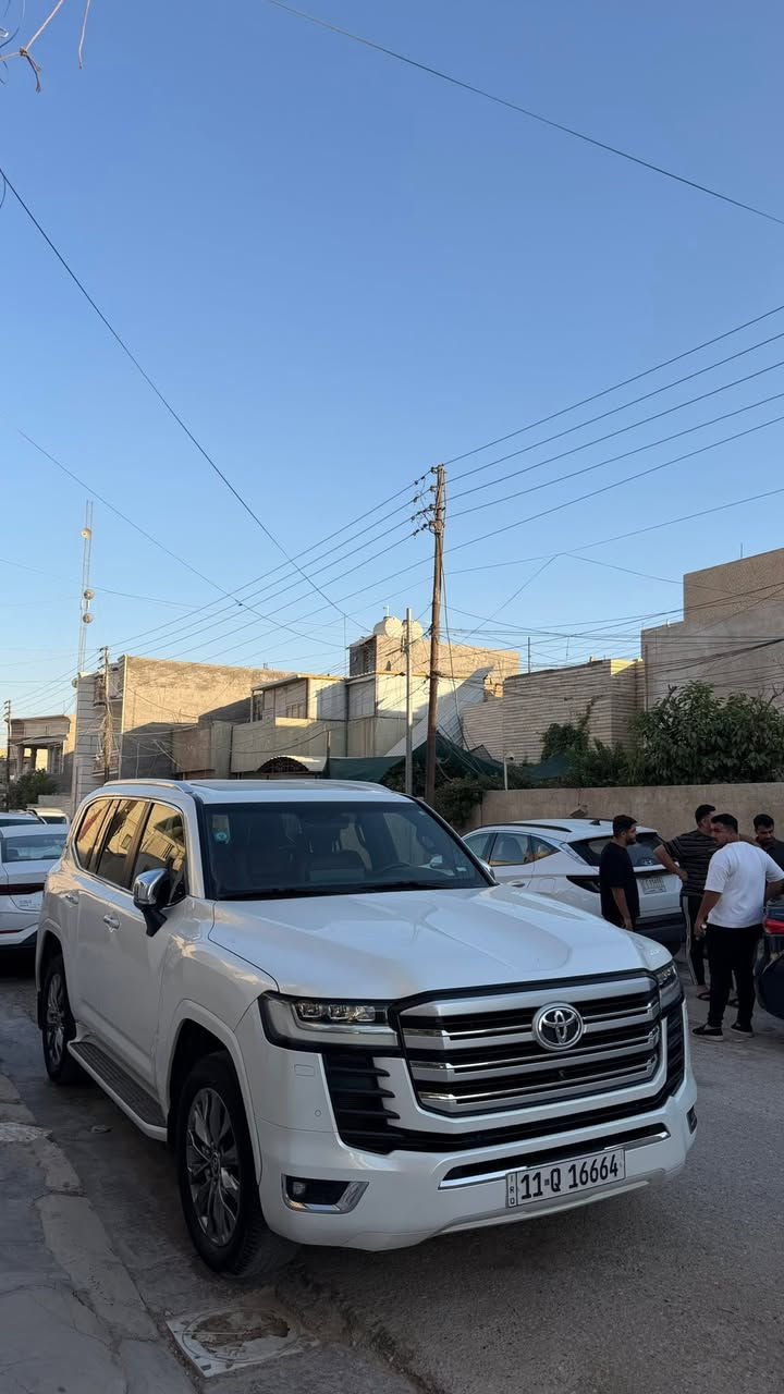 السلام عليكم
لاندكروز 2022 vxr sas تون توربو
 داخل احمر ومعروفة مواصفات Vxr 
السيارة ماشية 70 الف كيلو متر السيارة 
بحالة جداً ممتازة واستخدام شخصي 
داخل بغداد السيارة رقم بغداد مميز 
مكانها بغداد الدوره استفسار اكثر : ***********
