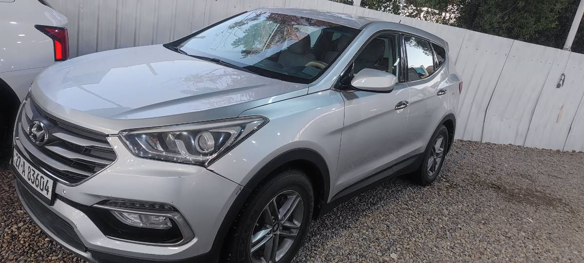 السلام عليكم معرض الماجد يرحب بكم 
سنتافيا موديل 2018 امريكي رقم ذي قار دولي 
مكفولة حادثة فقط طرف البنيد بدون صبغ موضح الحادث بالصور ..
محرك 4 سلندر 2400
ماشية 80 الف فقط 
تحكم ستيرن فول 
شاشة
 كاميرا خلفية 
ويل كب كروم
السيارة جاهزة جدااا وما بيها اي نقص 
للمزيد التواصل مع الرقم التالي ***********
