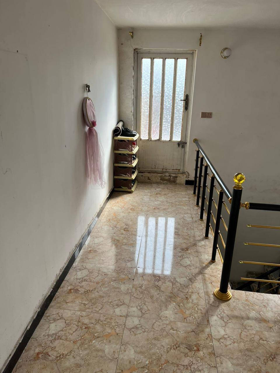 (دار للبيع  طابو صرف خلف سوق شلال شارع المختار)ثلاثة طوابق يحتوي على 4غرف نوم و٤حمامات  واستقبال ومطبخ   بناء حديث درجة أولى  ////***********مساحه ١٠٠ متر باسم صاحب البيت
