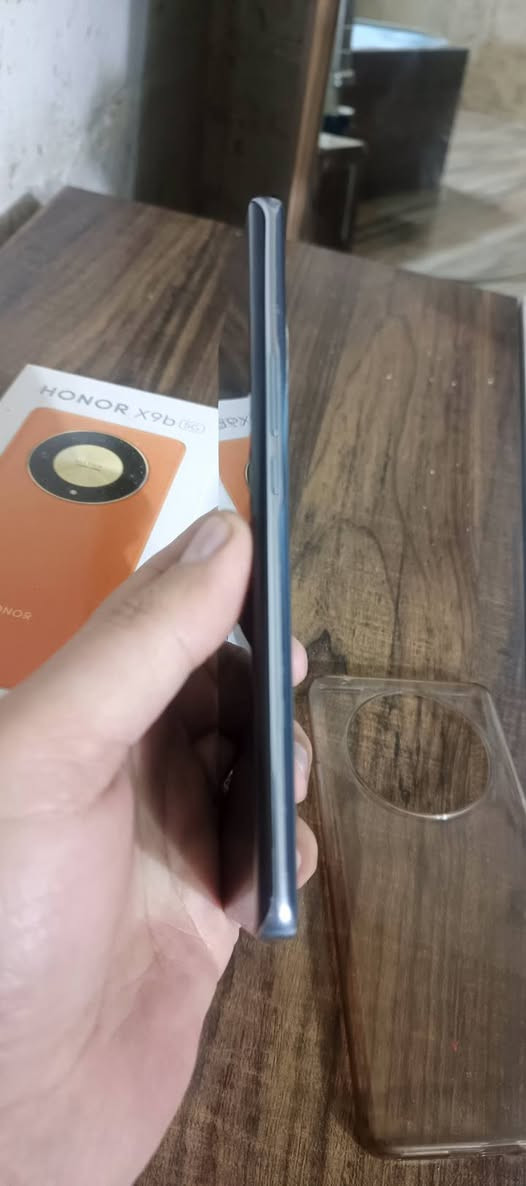 السلام عليكم هونر اكس9بي 
جهاز ذاكره 265 العشوائيه12 الجهاز نظيف جدا بس قرص الكامره مبدل مابي اي مشكله مكفول السعر180 ماعندي توصيل
مكان بغداد حسينيه الراشديه رقم ***********
