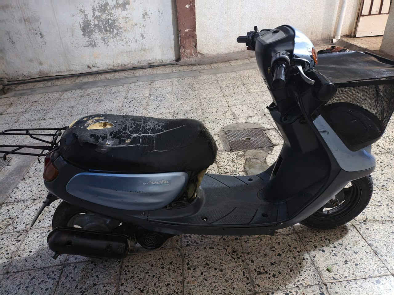 السلام عليكم  ياماها ياباني محرك ولا ضرف ولابخاره تخم تايره جديد كهربائية شغل السعر 200 بيها مجال /***********
