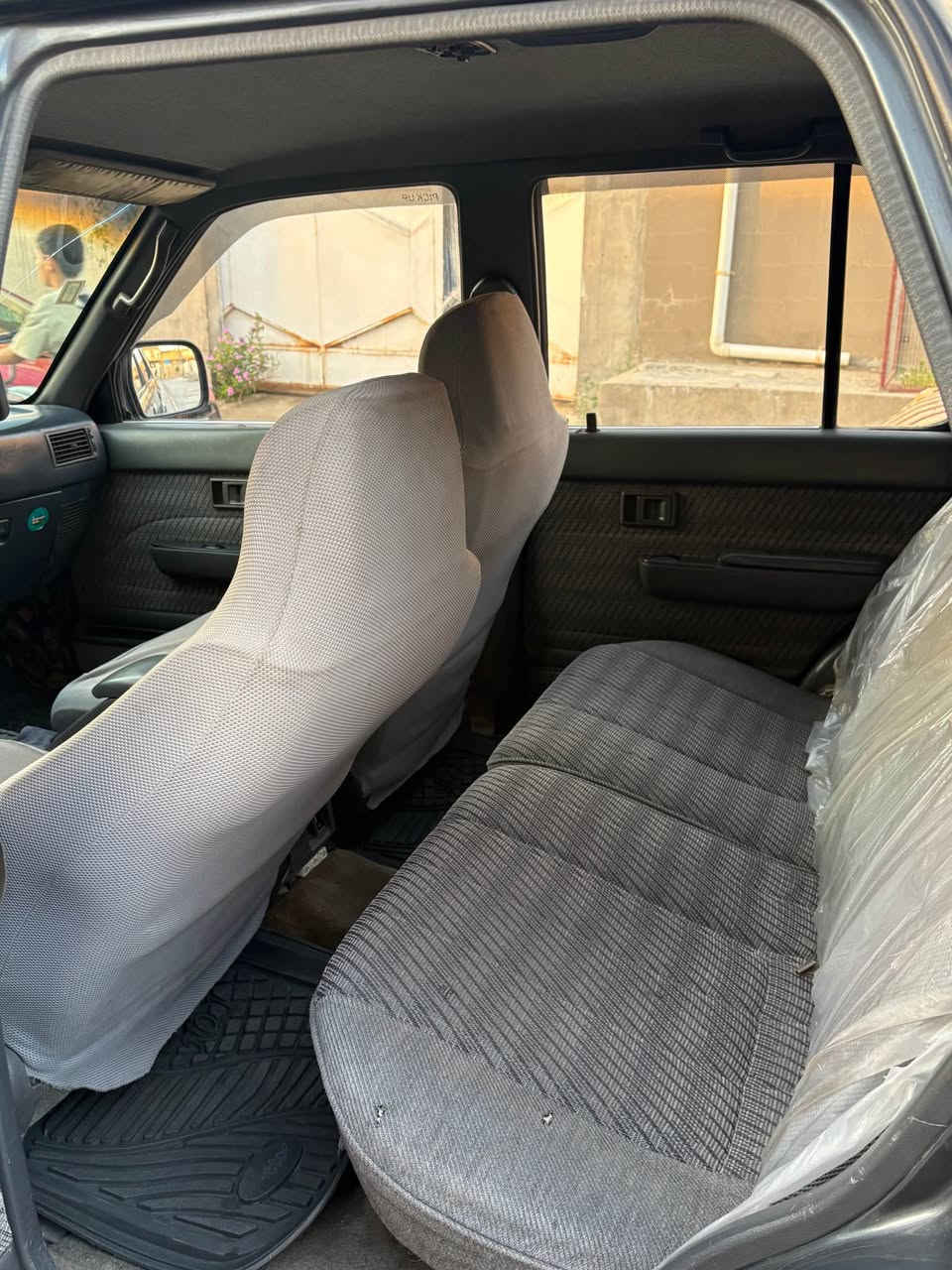 للبيع تويوتا سورف 
موديل 1991
مكينه vvt 3000 رياضي
كير اوتوماتيك 
تخم تاير جبلي نقشه خشنه جديد 
كير ومكينه بشرط نعومه لا تبخير ولا تنقيص
تبريد شغال 
باتري جديد فيتبم جديد 
كهربائيات كلها شغاله بدون نقص كلوب 
سياره نضيفه وبلاديه نيكلاتها ودعامياتها كلها بلاديه وكاعده
 السياره صبغها جارد بدون ضربه بدون قطرة خياس مكفوله شواصيها بشرط الفحص
جاماتها كلها كهرباء وشغالات حتا الخلفيه شغاله 
السياره رقم كركوك انكليزي الدولي الجديد باسمي صالحه لغاية 2030 هزه جديد
شرط التحويل سنويه باسمي 
السعر (60)وبي مجال شراي تشلع عيوني مارجعك
مكان السياره ديالى خانقين 
اخوان الشراي يتصل اعتذر ماجاوب خاص 
للتواصل *********** خناقين, ديالى
