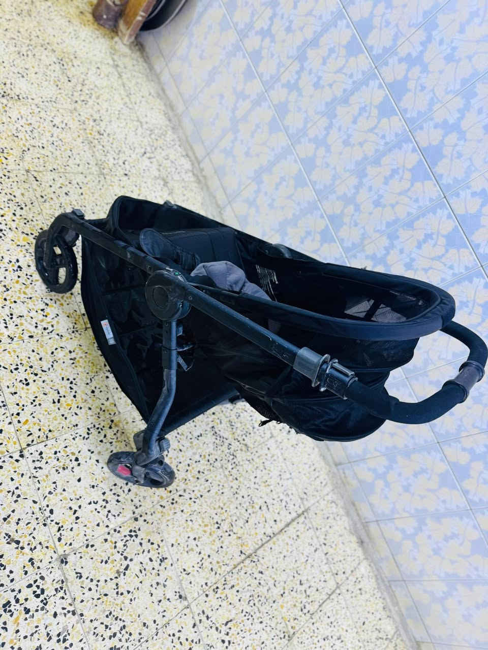 السلام عليكم عربانه طفل للبيع ماركة Ergobaby
عربانه كبيرة وقوية تتميز باأطار متين متحرك تسير بااتجاهين تحمل وزن 70كغم 
 السعر 75


**إذا كنت صاحب هذا الإعلان وتريد حذفه لأي سبب، رجاءا أرسل رسالة إلى الدعم الفني**
