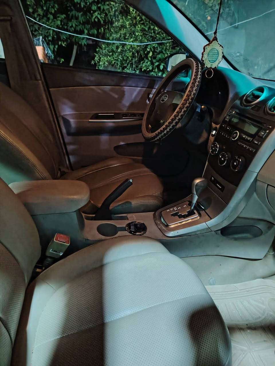 السلام عليكم BYD G3 موديل 2013كير مكينه خير من الله فتحه كشنات جلد بصمه حساسات خلفيه تبريد تدفئه شغالات الإتصال على رقم *********** السعر 57
