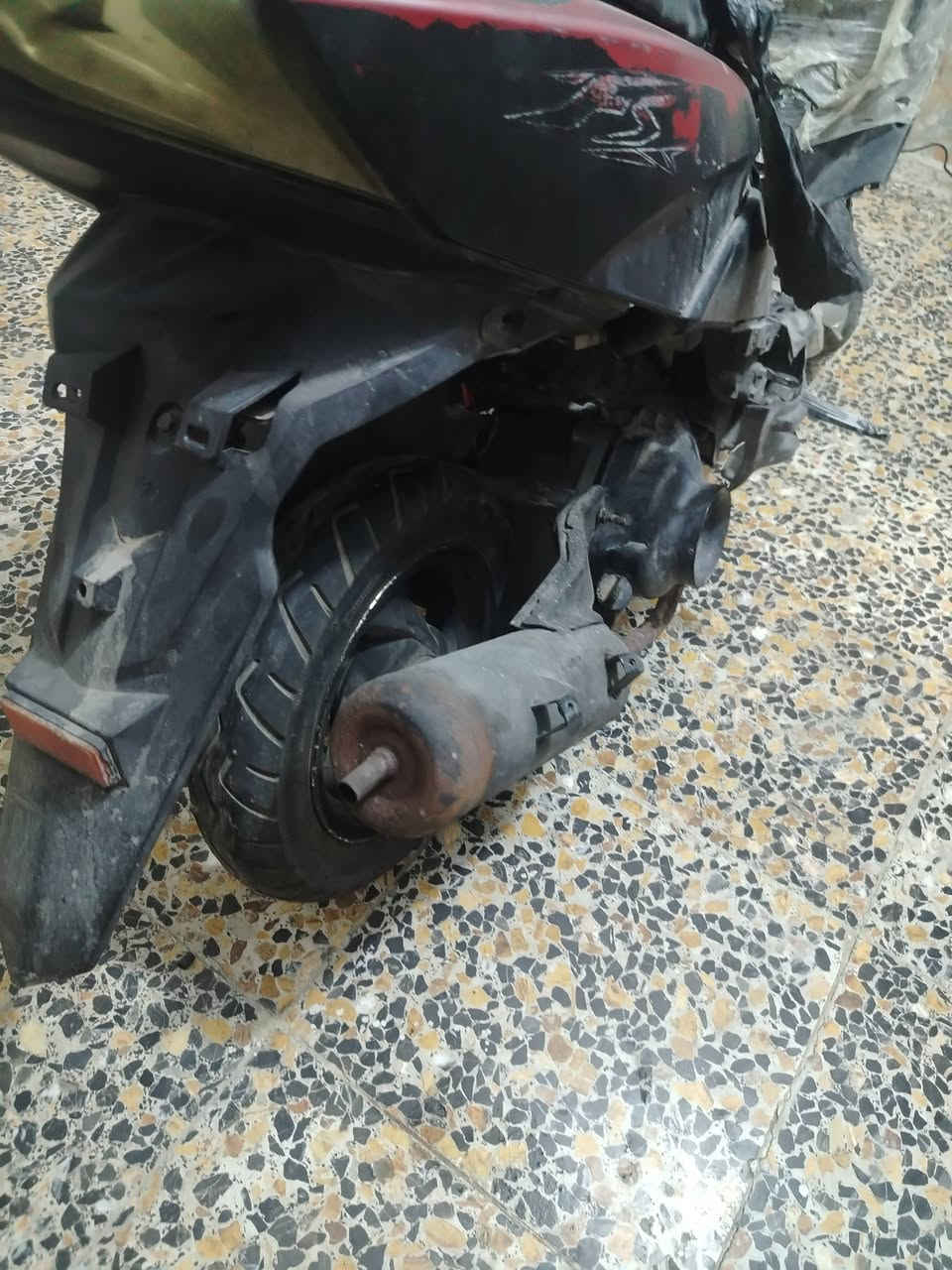 سلام عليكم أف اس ياباني بيهى محرك مال ماكس شغاله كلشي ما بيهى لا تبخير ولا  تنقيص تره الدراجه متروكه وشغاله كلشي ما بيهى مكاني بل مدينه الورفلي السعر 200وبيهى مجال ***********
