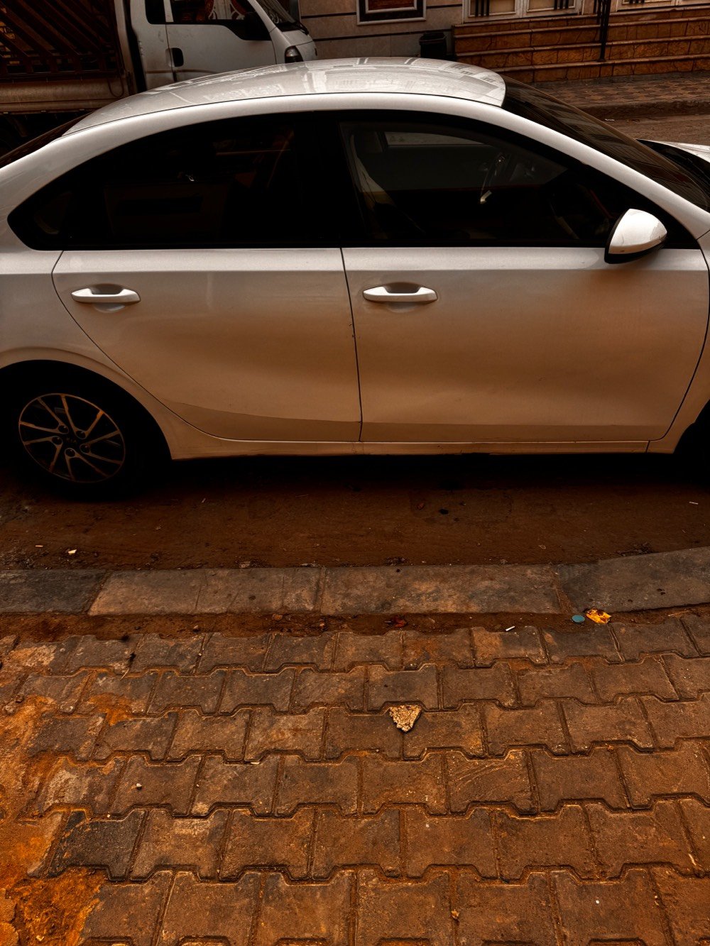 كيه سيراتو 2020
محرك 1600
خليجي 
السياره وضع شركه مابيه نقص برغي حلوه وجديده 
بيه بارد ب 3مكانات 
تلمكان نجف حي العداله 
***********