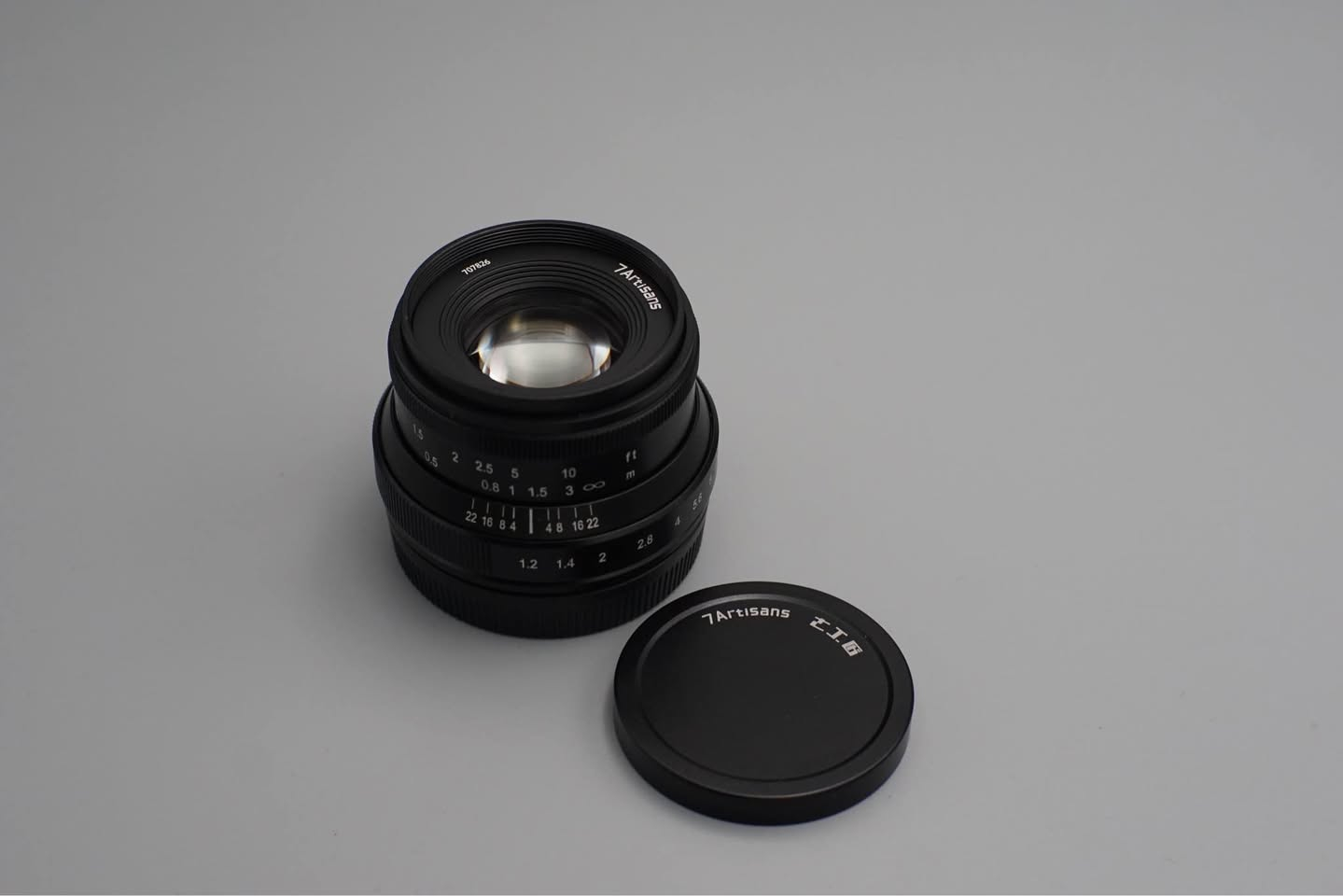 7Artisans 35mm f/1.2 Mark II – Canon EOS-M (APS-C)

🔹 البعد البؤري: 35mm
🔹 مدى فتحة العدسة: f/1.2 – f/22
🔹 الفوكس: يدوي بالكامل (Manual Focus) 🎯
🔹 التوافق: Canon EOS-M Mount
🔹 فتحات العدسة: 10 شفرات لعزل ناعم وخلفية جميلة (Bokeh) ✨
🔹 أقرب مسافة تركيز: حوالي 0.35m
🔹 جسم العدسة: معدن كامل بإحساس احترافي ومتانة عالية
🔹 التوافق: كاميرات APS-C

عدسة مثالية لعشّاق التصوير الإبداعي والتحكم اليدوي مع أداء ممتاز في الإضاءة الضعيفة

السعر : 100 الف

خدمة توصيل 🚚 لكافة أنحاء العراق 🇮🇶 بغداد, العراق


**إذا كنت صاحب هذا الإعلان وتريد حذفه لأي سبب، رجاءا أرسل رسالة إلى الدعم الفني**