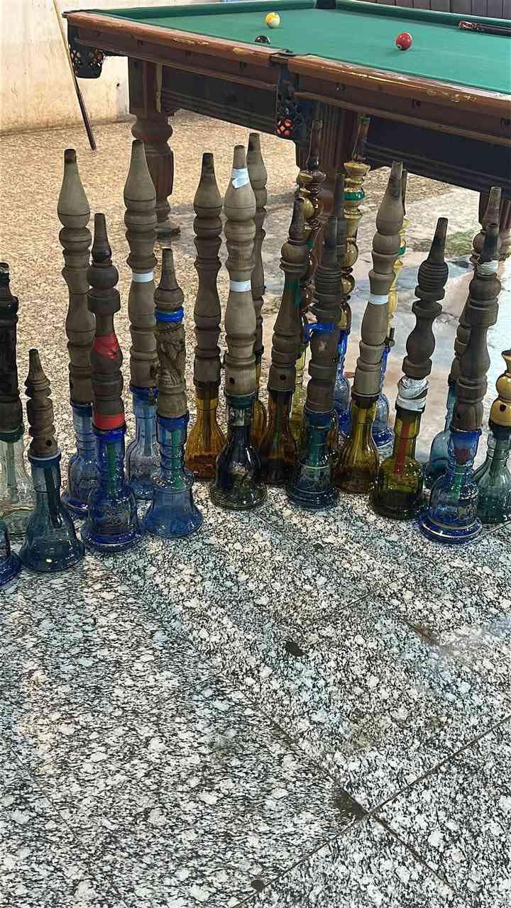 كوفي للبيع تحتوي على سبالت عدد 2 عمودي ثلاثه طن 
ميوزه بريالت ثلاثه  مجمده شاشات كبار عدد 2 منظومه كامرات عدد الكامرات 7 كراسي عدد 40 نراكيل عدد 30 
مبردات عدد 2 ميوزه مال دومنه عدد 4 الكوفي جاهزه من كلشي الموقع الشارع العام مقابل شارع ستين مجاور منفذ رعد رشك للتواصل ***********
