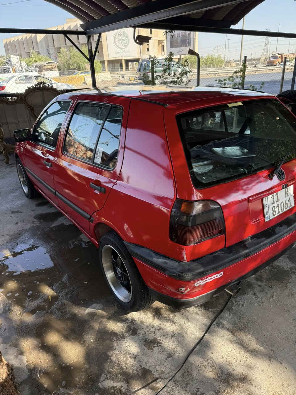 سلام عليكم 
سياره كولف 1992
السياره نضافتها نفس الصور
السياره مصبوغه عام بدون حادث او ضربه جماليه
السياره اب اسمي تحويل ثاني يوم
مكاني بغداد
السعر45 وبيها مجال
***********
