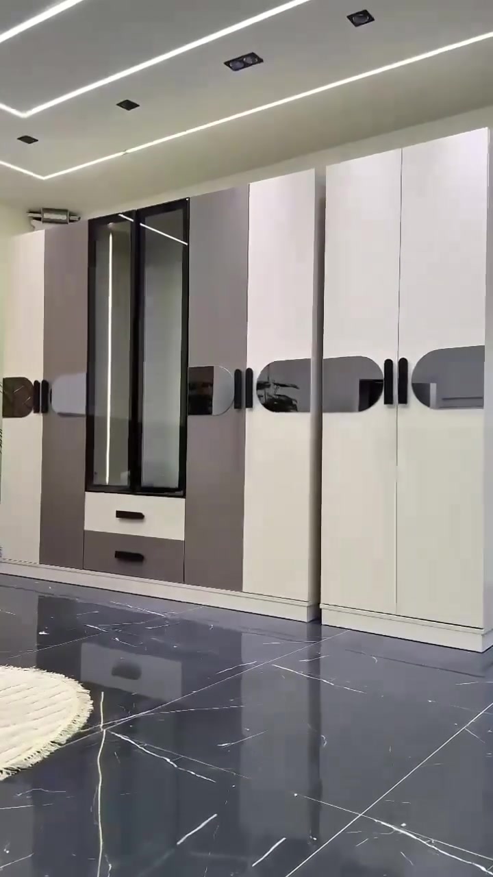 ❤️تم تفريغ موديل✨  ليكون ✨
✨متكون من 7قطع 
✨كنتور مع ملحق ٣  امتار 
✨كومدي اناره 
✨ميز تواليت  اناره 
✨سرير مخزن 
✨طابورية 

❤️‍🔥السعر860 ❤️‍🔥
***********
