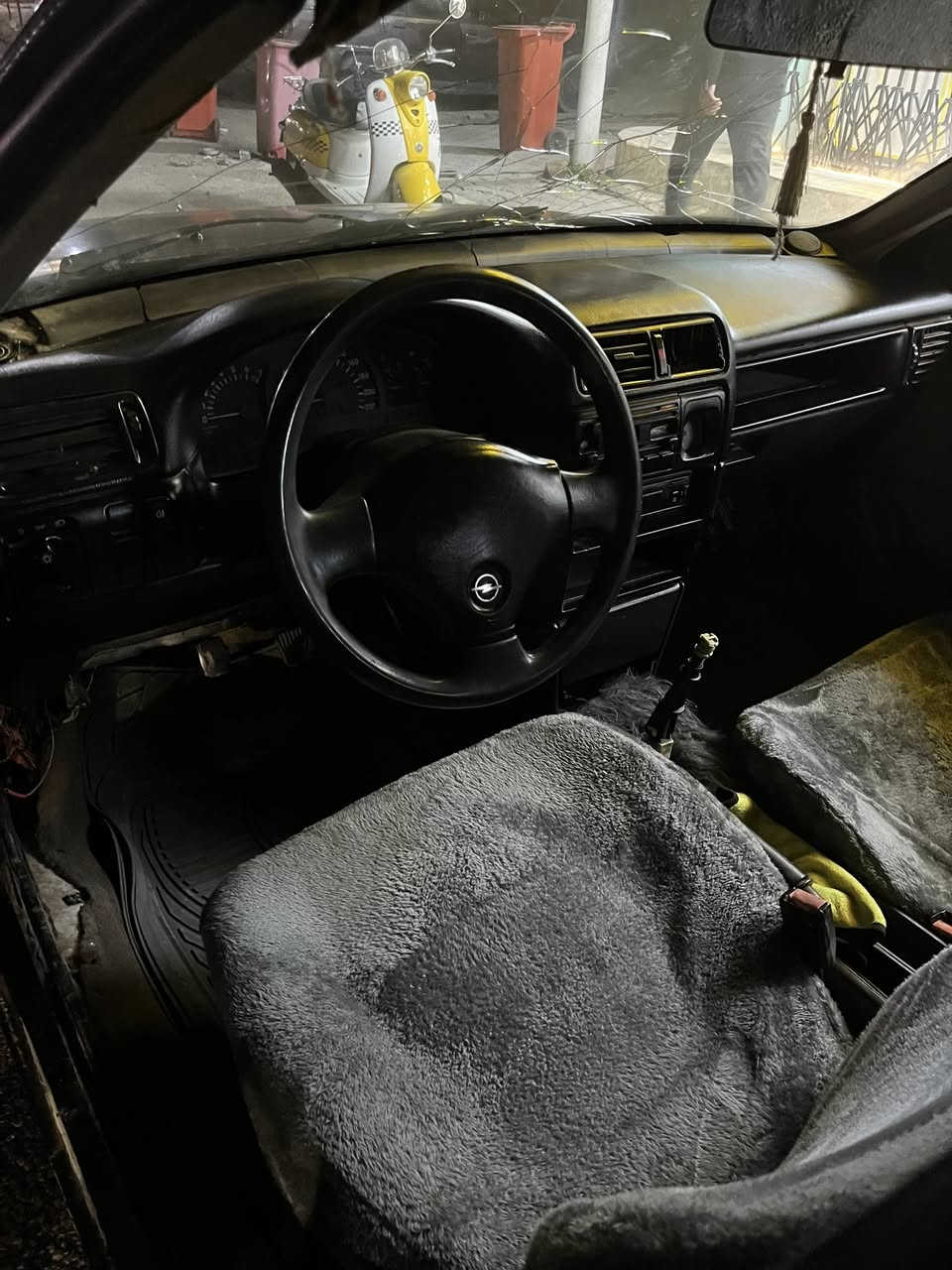 السلام عليكم بيع مستعجل اوبل فكتره موديل 92سياره جاهزه دوشمه جديده كهربائيات شغاله السعر ١٥وبيها مجال ***********
