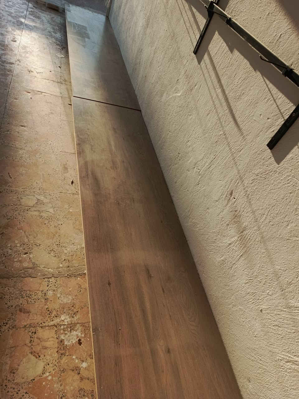 فاترينات ٣ قطع مع رفوف تقطيع 
ارضيات عدد ٣ 
١٦٠ الف
***********
