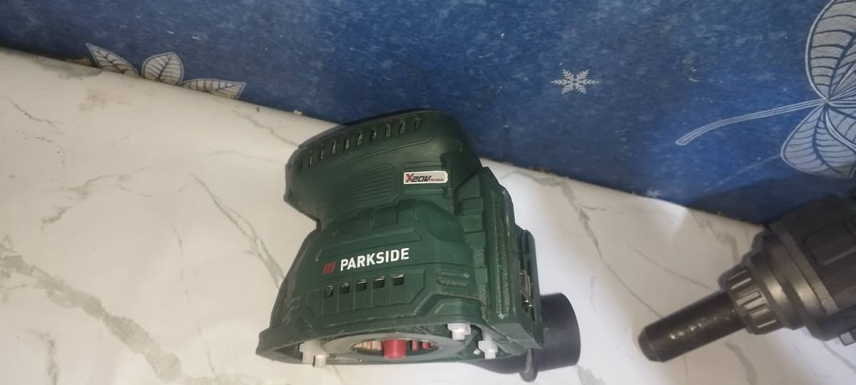 كوسرة سنفرة جدران كهرباء
كوسرة شحن بدون بطاريه 
دريل مال تونگ شغال شرط بدون بطاريه 
منعمة اصباغ شحن بدون بطاريه 
منشار شحن بدون بطاريه 
كلهن شرط الشغل السعر 50 بلاش 
***********
يوجد توصيل
