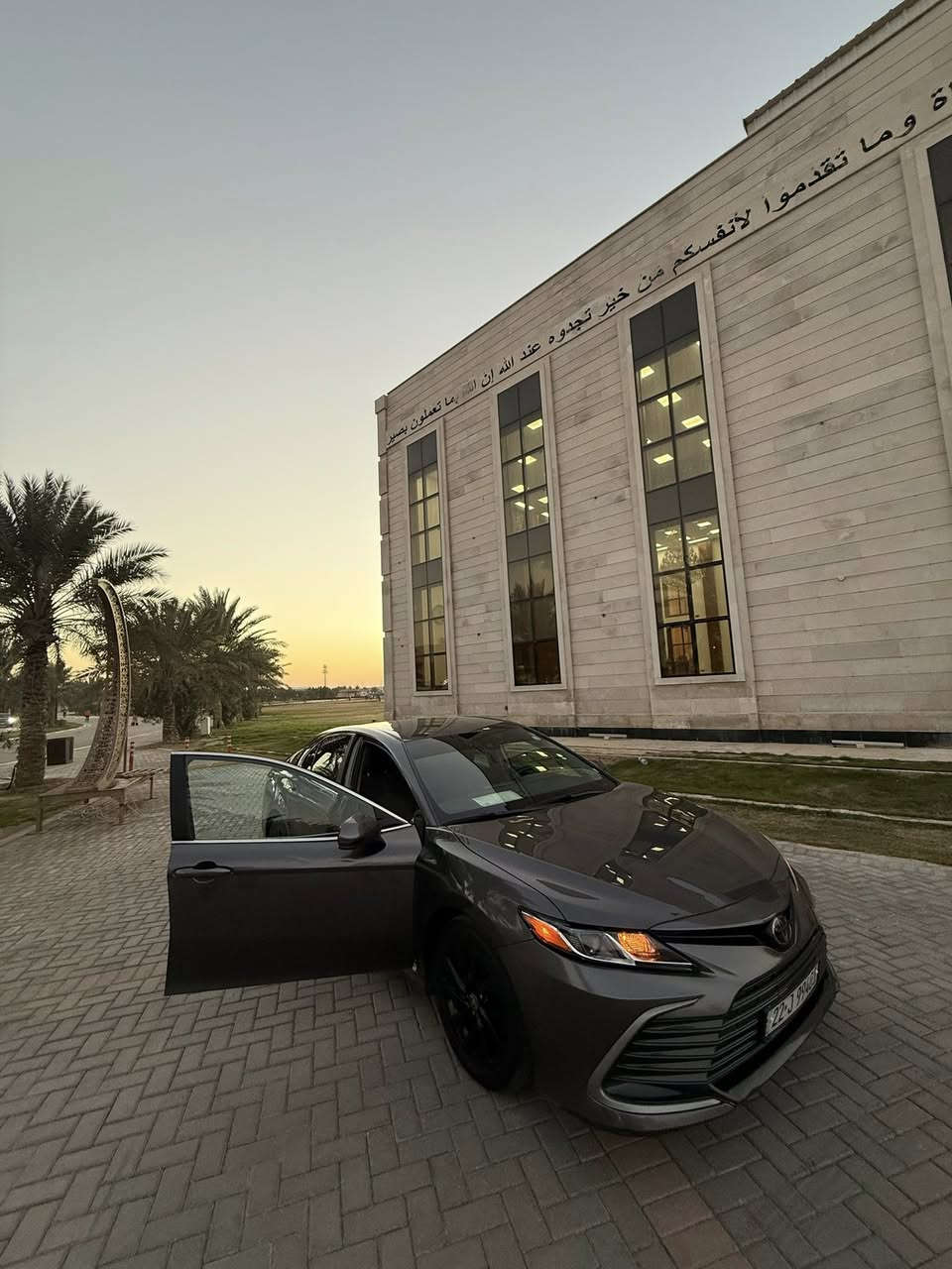 سلام عليكم  كامري 2024 امريكيه اخت الزيرو ماشيه 28 km مواصفات LE السياره مامتعوبه مال جناي دهن وبانزين ماشامه العادي بس محسن نضيفه وحادثه مال امريكا كلش حلو جانبي  بس اللي موجود با الصوره فقط اي ستفسار  ***********
