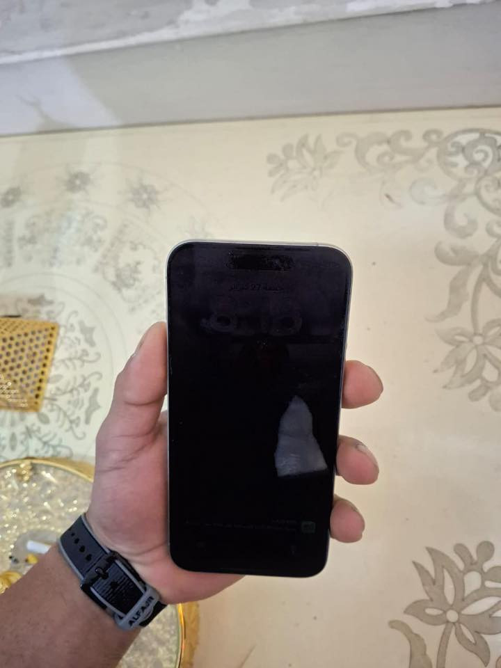 ايفون 15 برو ماكس نضيف كلش ذاكره 256 بطاريه 85  eSIM السعر 900
***********
