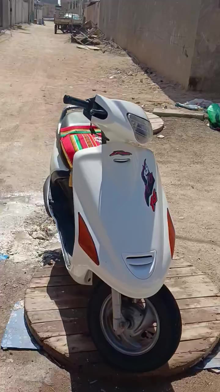 سلام عليكم دراجه فراشه مكينه مامفتوحه نكره سلف وهندر لايت زنون اشاير دراجه رمبه تخم تاير جديد تجي وشوف بعينك سعر 550بيه مجال قليل مكاني بصره جزيره رقم***********
