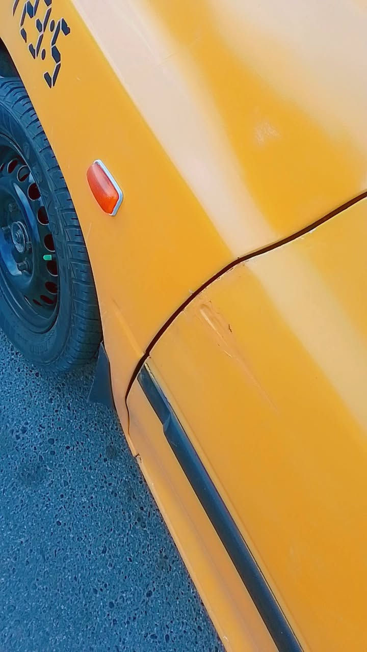 السلا عليكم سايبا موديل 2018. سياره جاهز خير من الله كبل للشارع. مبدل بيها جاملغ جهت السايق ومعمر الشاصي.  سياره مصفره هيئه عليها غرامات 600 سياره حلوه كشرها نضيف يرادلها شوي ترتيب. بيها طخات ملاحضات بصيطه كير ومكينه. جدد. غرفتها حلوه تخم تاير ويل جدد. صدرها جديد تبريد يمكن منقص غاز. سياره رايدها ب38 وبيها مجال. سياره مال جناي الله وكيلك. مامتعوبه.  مكاني بغداد مدينه الصدر تقاطع كسره وعطش هاذ رقمي ***********  متوفر واتساب مامتواجد علفيس
