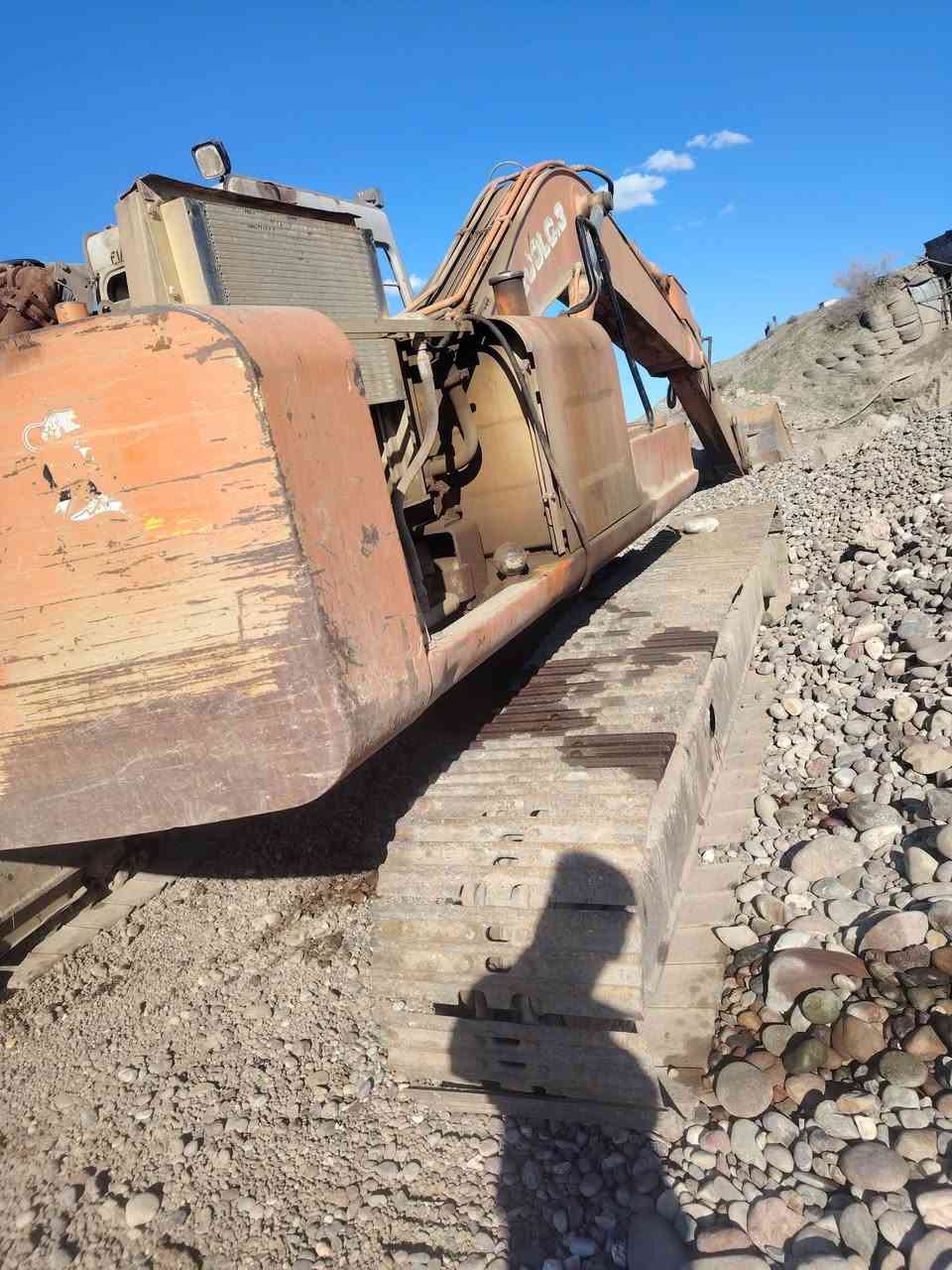 السلام عليكم للبيع حفاره فيات هيتاشي حجم ٢٠٠ موديل ١٩٩٧ منفيس محرك شرط ما ينقص كيله جديده مضخات خير من الله زناجيل كله جديد السعر ١١٠ معه مجال الاستفسار *********** صلاح الدين الشرقاط
