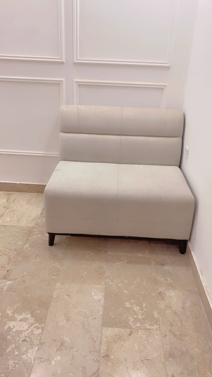 تخم + ديوان 
النظافة مثل ما معروضه جدا نظيفة
وجودة كلش عالية من المساند الاسفنج 
المكان مجمع نجمة السكني
سعر التخم الرصاصي 800الف
والديوان سعره 950الف


**إذا كنت صاحب هذا الإعلان وتريد حذفه لأي سبب، رجاءا أرسل رسالة إلى الدعم الفني**