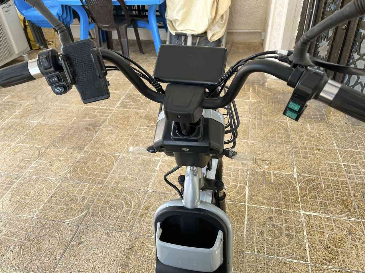 سلام عليكم ماطور شحن للبيع
المواصفات لايت عالي ناصي 
إشاره يمن وا يسار شغاله 
مثبت سرعه 
أربع سرعات 
ممبدل بي اي شي رايده ب 425 وابي مجال 
نضيف كلشي مابي رقم التواصل ***********
