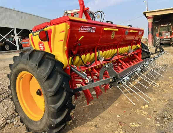 شاتوله نوع شكلك حجم ٢٤ موديل ٢٠٢٥ مشتغله قليل كلش للاستفسار الاتصال ع الرقم *********** واسط الزبيديه
