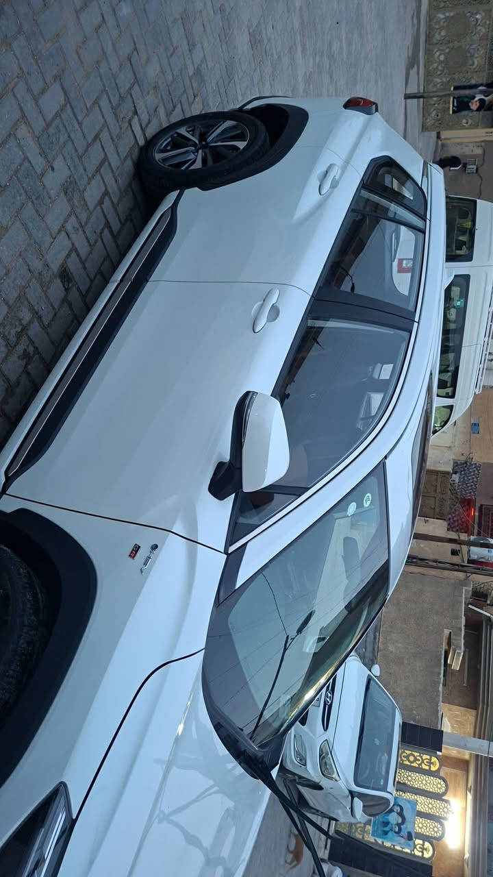 السلام عليكم للبيع تيوتا فرونت لاندر فول مواصفات GR  موديل ٢٠٢٥ ماشيه ٢٠٠٠ يعني زيرو كشن كهرباء فتحه بصمه السياره زيرو السعر 213  ورقه وبيها مجال بسيط  للاتصال بالرقم *********** مكاني بغداد م الصدر
