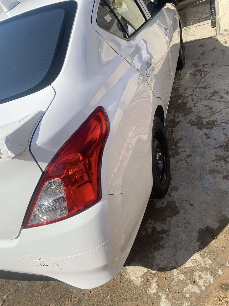 نيسان صني هندي طخه صغيره بل مدكر الامامي اما الباقي مكفول بأسم شركه ماشيه ٣٨ رايده ١٢٧ وبيه مجال بسيط للشراي
***********
