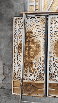 سلام عليكم بيبان 3للبيع 1طلاكه وربع وشبابيك 2 وبواري مال شرك العنوان البصره دور الشرطه قرب محطة الكندي مقابل الجملونات شارع الغائد (***********)
