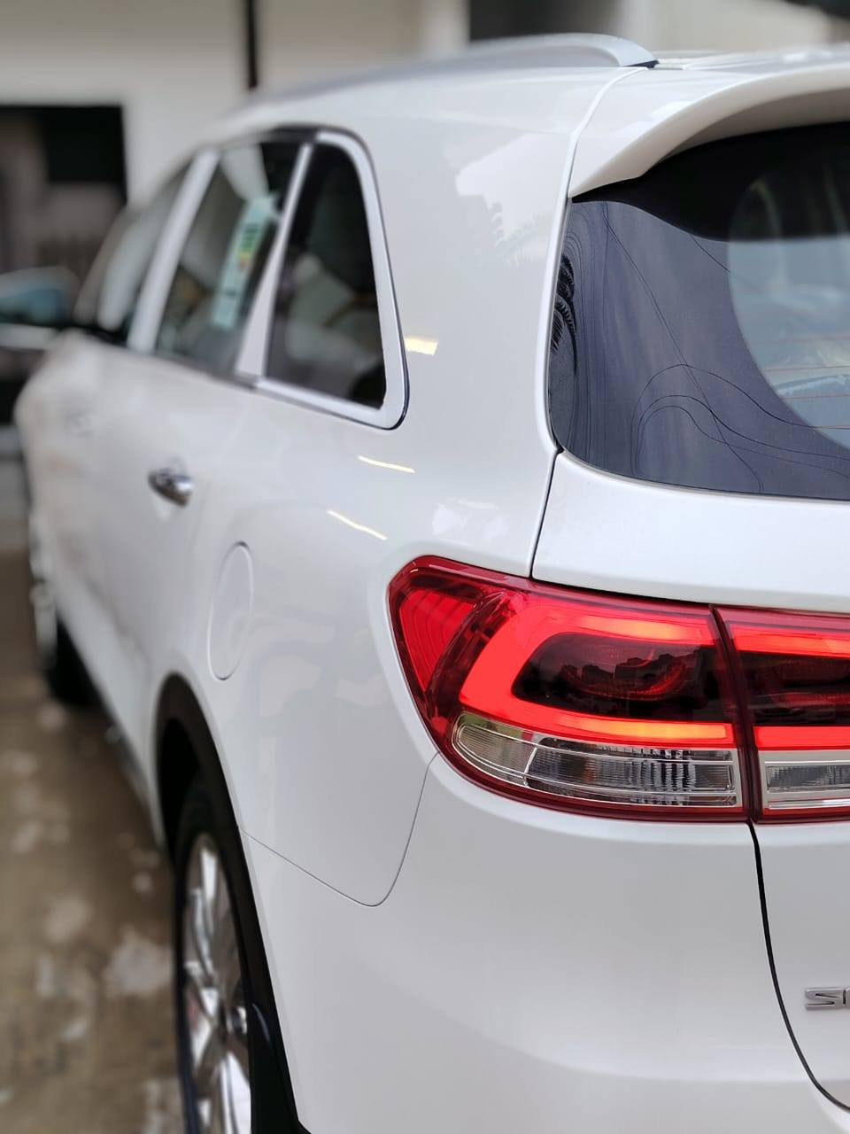 سلام عليكم
كيا سورنتو 2018 خليجي مكفول
رقم بغداد انكليزي دولي الجديد  بسمي 
ماشية 52 حقيقي
نظافة السيارة موضحة بالصور جديدة بمعنى الكلمة 
  مواصفات السيارة المعروفة 
بصمة تشغيل  عدد 2
سايد بريك دكمه 
كراسي كهرباء + جلد لونين
حساسات امامية و خلفية
لايت زنون اصلي لد امامي و خلفي 
زراك لايت باب خلفي كهربائي 
محرك سته سلندر 6  سبعه راكب 7
تبريد 3 قطع 
ثلاث قطع تبريد تبريد بيانو 
اشاير بالمري + مري شفط و ترحيب 
شاشة كبيرة و كامرة دوارة
ابربع انظمة قيادة /Normal/Eco/Sport/Smart
وباقي المواصفات المعروفة 
السيارة مكفولة صبغ وضربه و بارد أخت زيرو
محرك ما مفتوح كير ما مفتوح على وضع شركه
السيارة باسمي طبعا تحويل مباشر 
***********
العنوان📍بغداد شراي يتصل ويدلل
للاستفسار  📞 ***********
