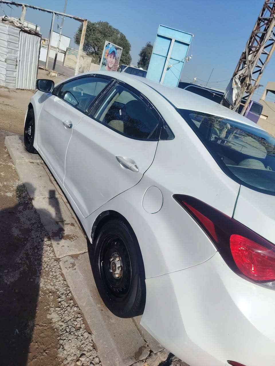 السلام عليكم.. النترا للبيع اللون ابيض موديل ١٥خليجي مكينة ١٦٠٠ رقم ذي قار سنوية ل ٢٧ جاهزة كير مكينة تبريد السيارة صبغ عام بيه جفية خفيفة إثر طخة الجاملغ الخلفي مكان السيارة ديوانية السعر ٣٨ وبيه مجال الشراي يتصل *********** ابو عباس
