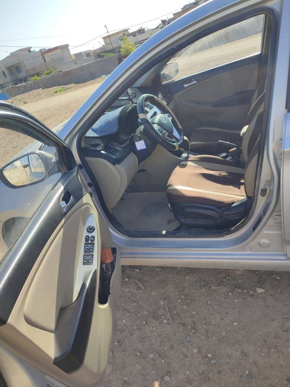 اكسنت 2016
رقم الماني نينوى شرط  والتحويل 
گير محرك شرط 
جامات كهرب
مرايات كهرب
كهربائيات تدفيئه تبريد كله شغال
نظام اقتصاد ب الوقود ECO
طخم تايرات جديد ضخم جديد 
كشنات وارضيات مغلفات 
مصبوغه حزام بدون دواخل
السعر 85 وبيها مجال بصيط كابون موجود 
***********
***********
