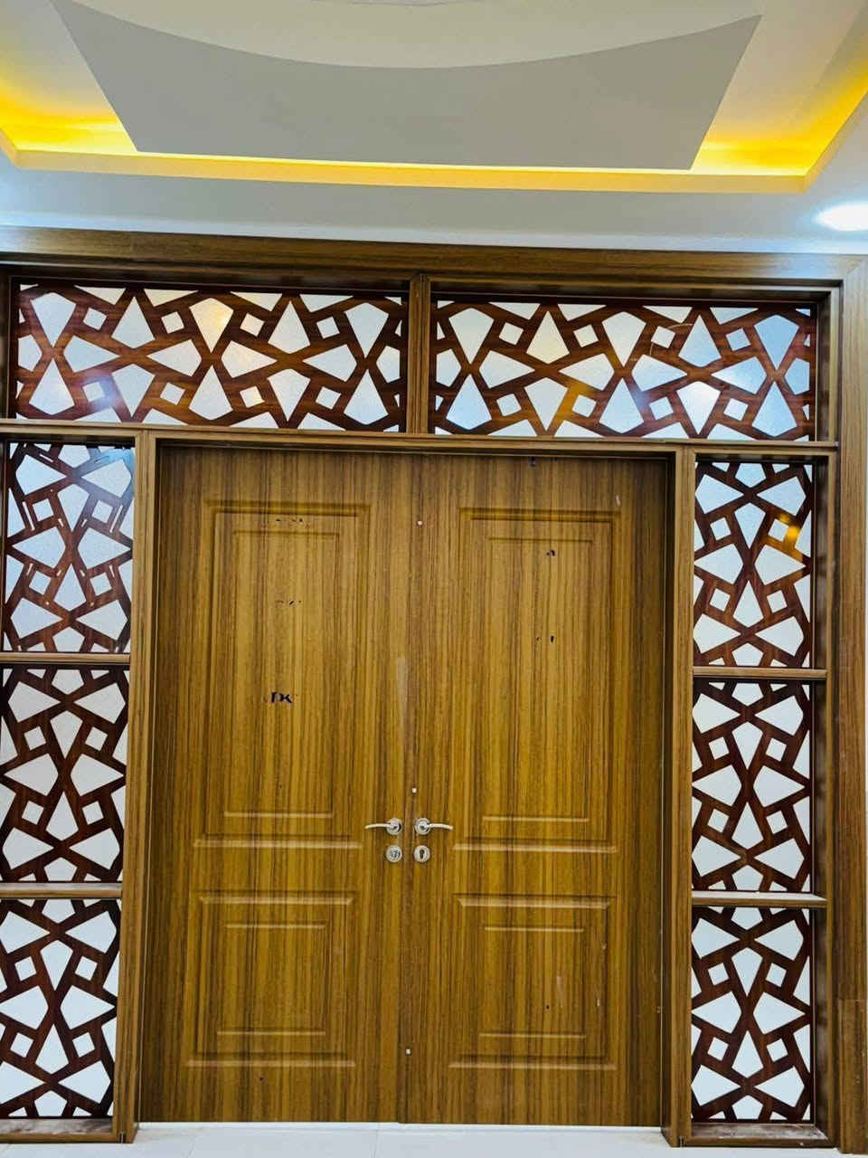 يالله يعلن #مكتب_سماء_النجف_للعقار

بيت للبيع طابو زراعي سند 25 في النجف –

مقابيل  السايدين مال العسكري  🏡
الاتصال *********** واتساب 

📏 المساحة: 150  متر  مربعه 
💰 السعر:💲 73  مليون (قابل للتفاوض)

🏗️ البناء: طابوك نهروان🧱

🏠 الأساس والسقف: صب  كونكريت

✅عنوان البيت شارع الصب عامود 250 تبعد عن الشارع 100م خلف البانزين خانه

مواصفات البيت: 
✅ غرفه نوم 🛏️2
✅ صالة 🛋️
✅ مطبخ 🍽️
✅ صحيات 🚿
✅استقبال 
عنوان المكتب عامود 282ابشارع المطحنه مكتب #سماء_النجف 
الاستفسار ***********👌
