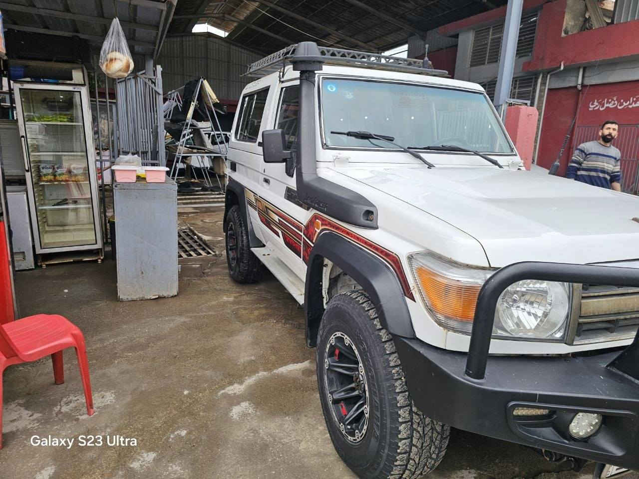 السلام عليكم
لاندكروزر ١٩٨٨ محدثه
٦ سلندر
كير ومحرك شرط 
٤ راكب
رقم دولي
السياره احلا من الصوره
للمزيد من المعلومات يرجى الاتصال
*********** 
السعر ٩٥ وبيها مجال
عنوان السياره موصل
