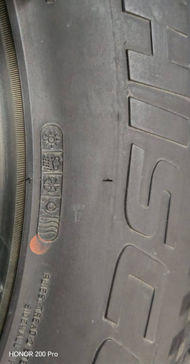 تايرات عدد 3 فقط بحاله جيده حجم 265 70 17 يرهمن على تويوتا هايلوكس العالي و نيسان  فرونتير و جيب و تاهو و يوكن انتاج سنه 2024 ماركه بلاك هوك احسن نوعيه بالصيني السعر كلهن ب100 الف للاتصال *********** 
***********
