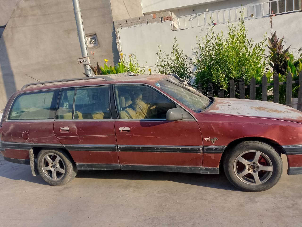 سياره اوميكه سنويه بسمي شراي خاص دفتر بانزين موجود ***********
