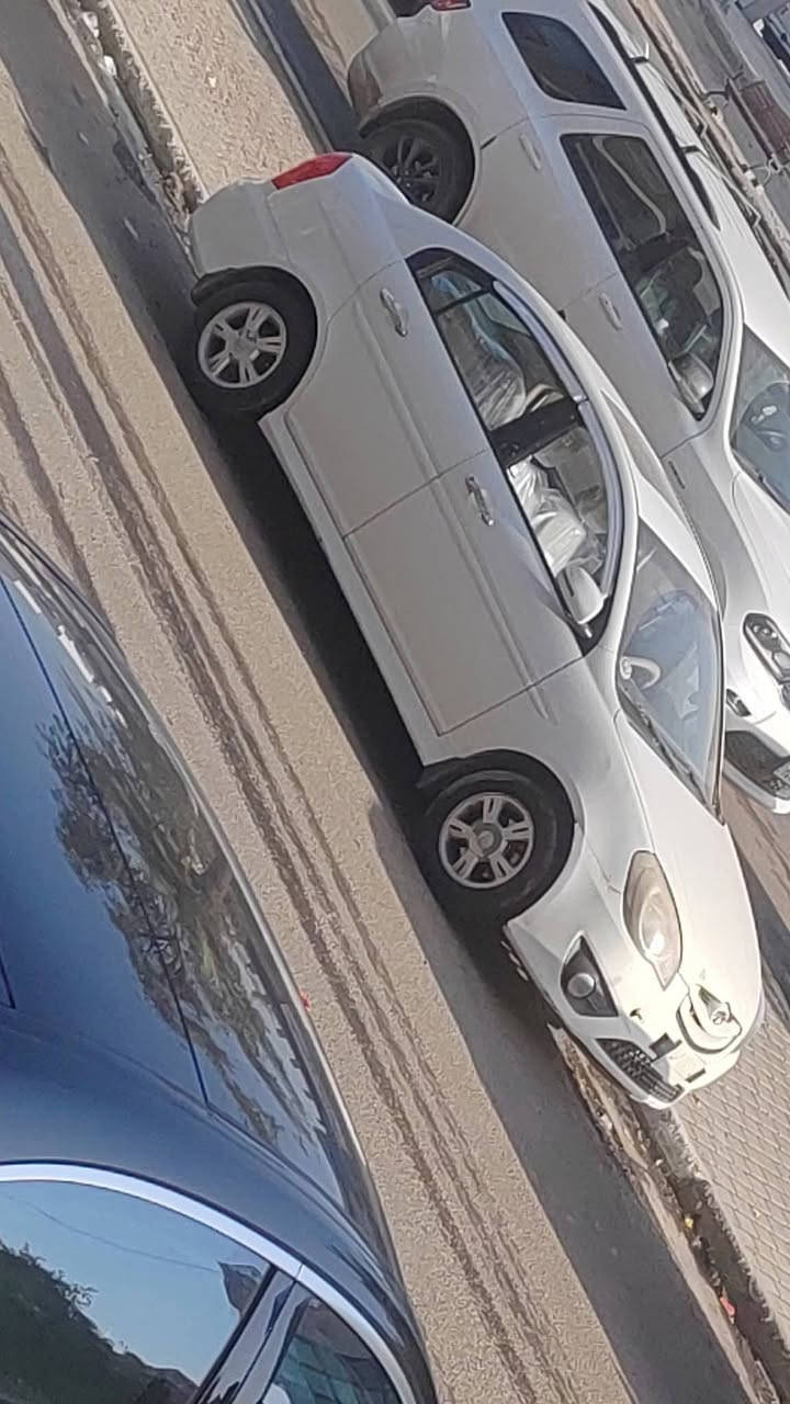 السلام عليكم 
للبيع هونداي اكسنت موديلها 2011 خليجي المحرك بي شوية تبخير حجم 1600 الكير  بحالة ممتازة الصدر الأمامي والخلفي ممتاز تبريد شغال منضومة جديدة من كلشي ثلج كهربائيات كلهة تمام ويل كب بلادي سنتر لوك بلادي شادلها شاشة تاب أندرويد درجة أولى اصلي ام 100 دولار مو عادية سويجات شركة عدد 2 مع ريمونت كونترول عدد 2 بيها حادث بالجامع الأمامي اليسار وشوية من اللغد  كما موضح بالسونار بيها كم قطعة صبغ السيارة ممتعوبة على ايد وحدة دواخل السيارة جديدة كلش مري كهرباء كلشي بيها شغال الحمدالله سلايت روف شغال طكتين 
السعر 78 ورقة وبيها مجال بسيط جدا
*********** 
العنوان بغداد الجديدة
