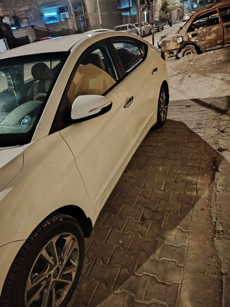 السلام عليكم سياره للبيع سياره جاهزه من كلشي سياره مكينه ٦ ميه دوش موديل 217 سياره خليجي لسعر 120 و بيهه مجال بسيط لعلوان البصره لرقم ***********
