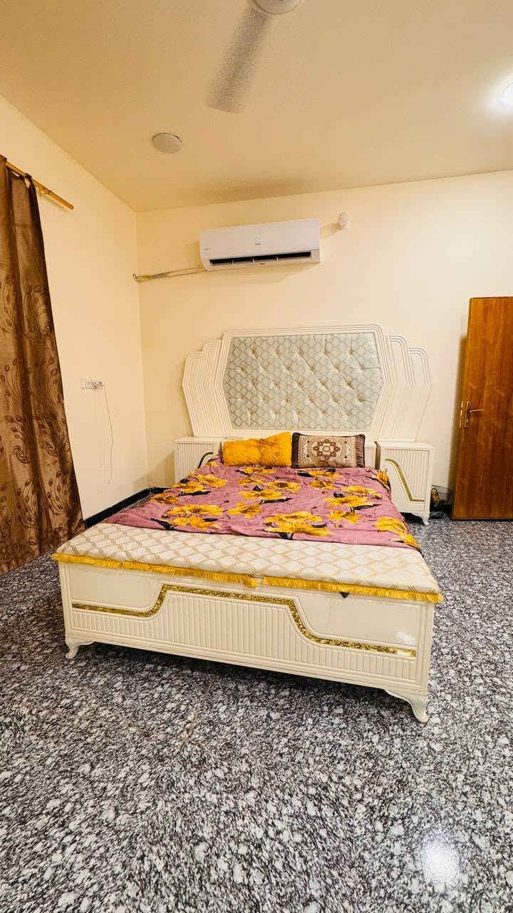 غرفة مستخدم شهر واحد نضافه 100.100 /***********/
