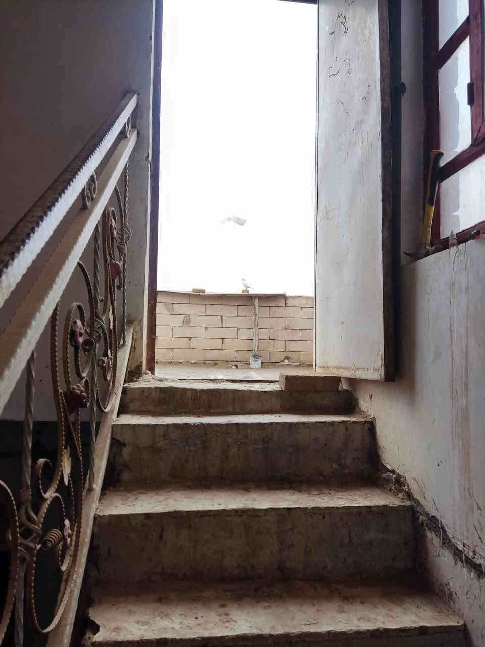 توكل على الله
بيت طابقين طابو صرف كرمه بني سعيد 
غرفه 5 وهول وديوانيه وكراج وساحة وصحيات خارجية وصحيات داخلية ومطبخ 
المساحه 225م
البناء طابوك السقف شيلمان 
السعر مناسب 85 مليون بيه مجال 
مراسله الصفحه او الاتصال على الرقمي ***********
***********
