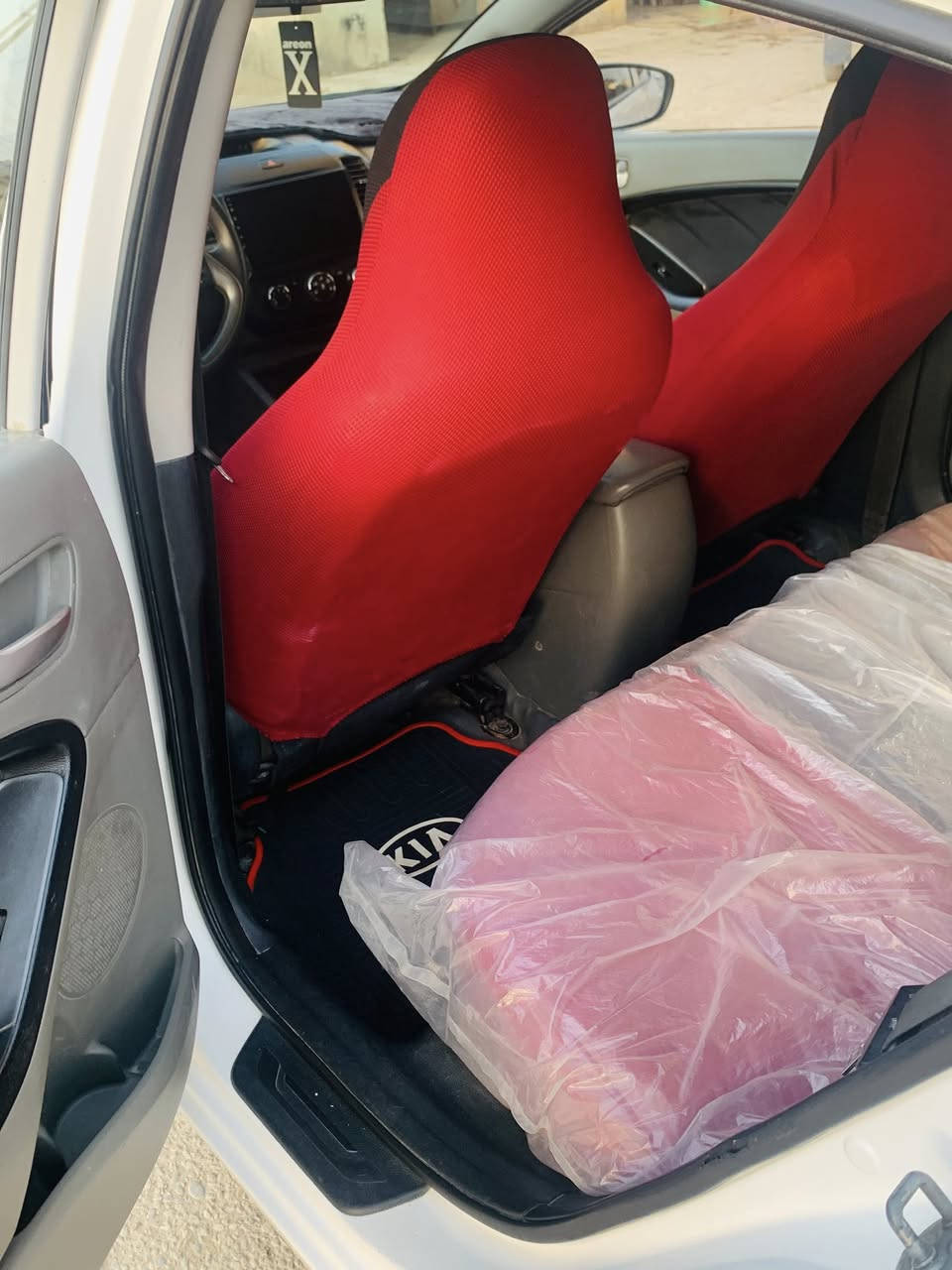 سلام عليكم سيراتو موديل 14 رقم بصره الدولي شرط التحويل مكينه 1600 مامفتوحه السياره كفاله صبغ وفتح عده البارد ماشيه 115 الف السياره خير من الله جاهزه من كلشي مكاني ناصريه ***********السعر 122 وبيها مجال
