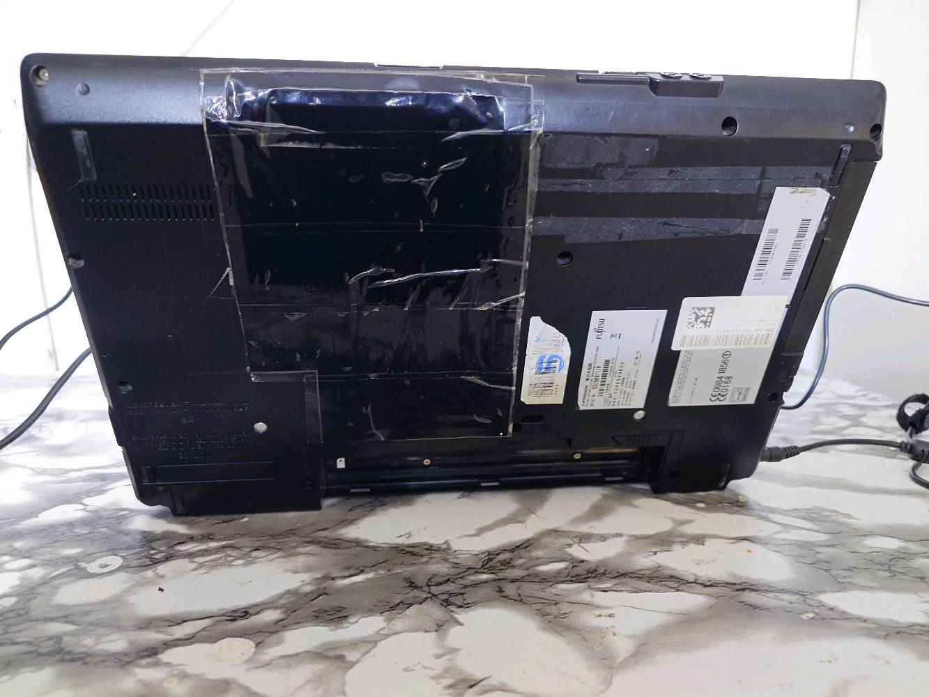 السلام عليكم
لابتوب فوجتسو ياباني
معالج كوراي 5 جيل 3 
ذاكره 128 ssd 
الرام 8
كرت شاشه داخلي انتل 4000 2جيجا
شاشه حجم 17
فقط بدون بطاريه يشتغل عالكهرب بس والقبغ مال ظهر مال هارد ضايع حاطلوا لصقه

سعر 85 وبي مجال