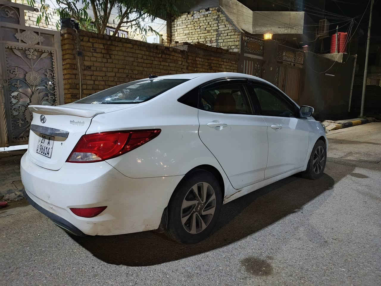 سلام عليكم 
اكسنت 2016 امريكيه
السياره احله من الصور
حادثهة جاملغ ودعاميه معمرات
محركهة 1600 دكشن عالي
مواصفات : مانع انزلاق ونظام ECO اقتصادي
بيهة ادامه كامله تنضيف غرفة احتراق
وبلكات جدد وفيت بم جديد
وباتري جديد 
وبوليش كامل للسياره
تخم ويل رياضي اصلي
دوشمه جديده كراسي وارضيه 
رقم انكليزي والسياره بأسمي
سنويه لل 2028 تنتهي
السياره كامله مكمله عوزهة فقط صدر وحداديه
ماشيه 153 الف 
مكانهة بالكوت الطشاش
سعرهة $95 ورقه وبيهة مجال
***********
مكلف بالنشر !!!
