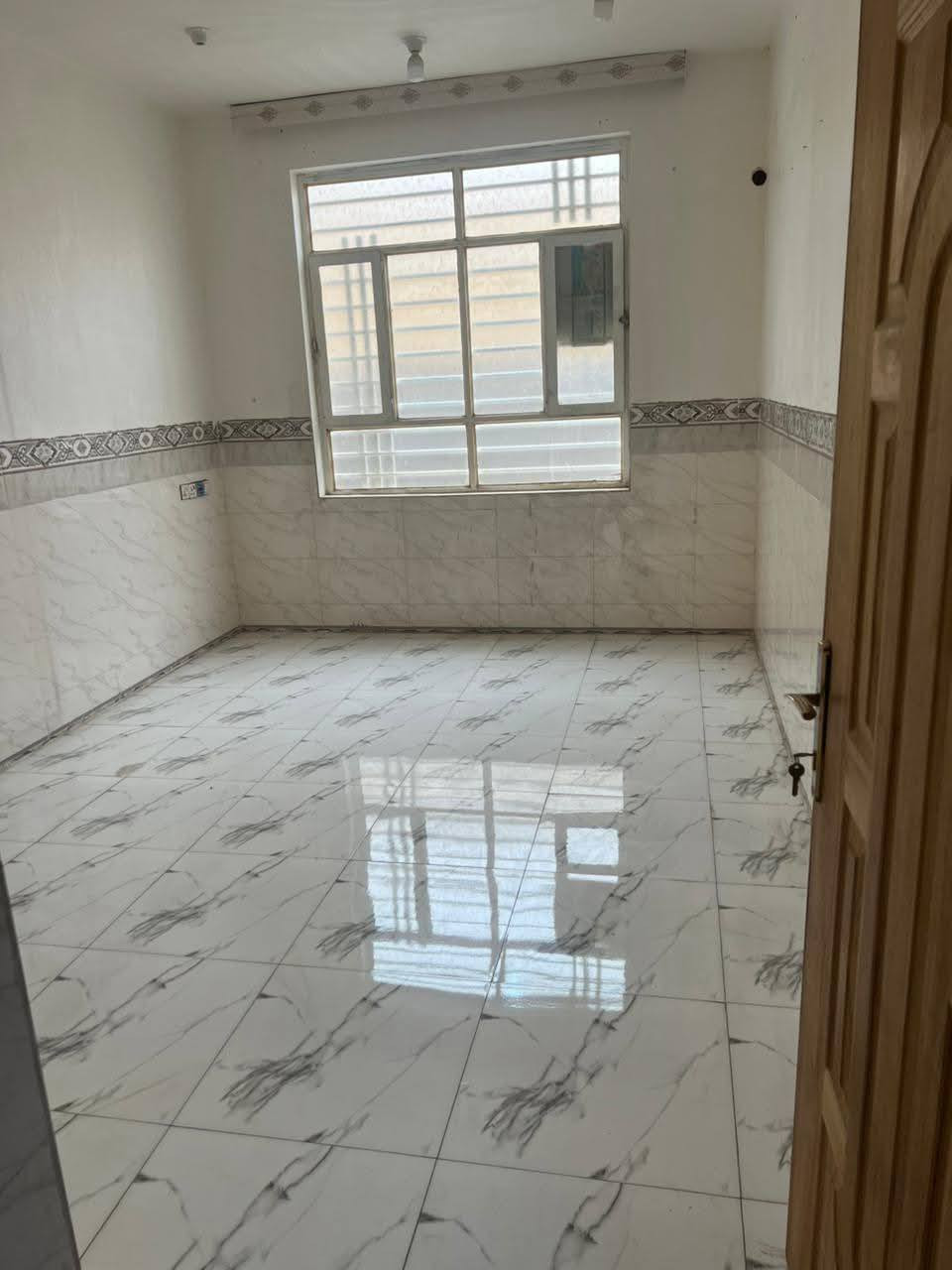 🏡 للإيجار – بيت في الحلة / حي الأساتذة
📍 الموقع: الحلة – حي الأساتذة
✨ مواصفات البيت:
صالة واسعة
استقبال
مطبخ مجهز
كليدور
غرفتا نوم
مجاميع صحية
📞 للاستفسار:
***********
***********
🏢 الزيارة متاحة في:
مكتب سجاد سامي للاستثمار العقاري
📍 الحلة – حي الحسين قرب حلويات لبنان
