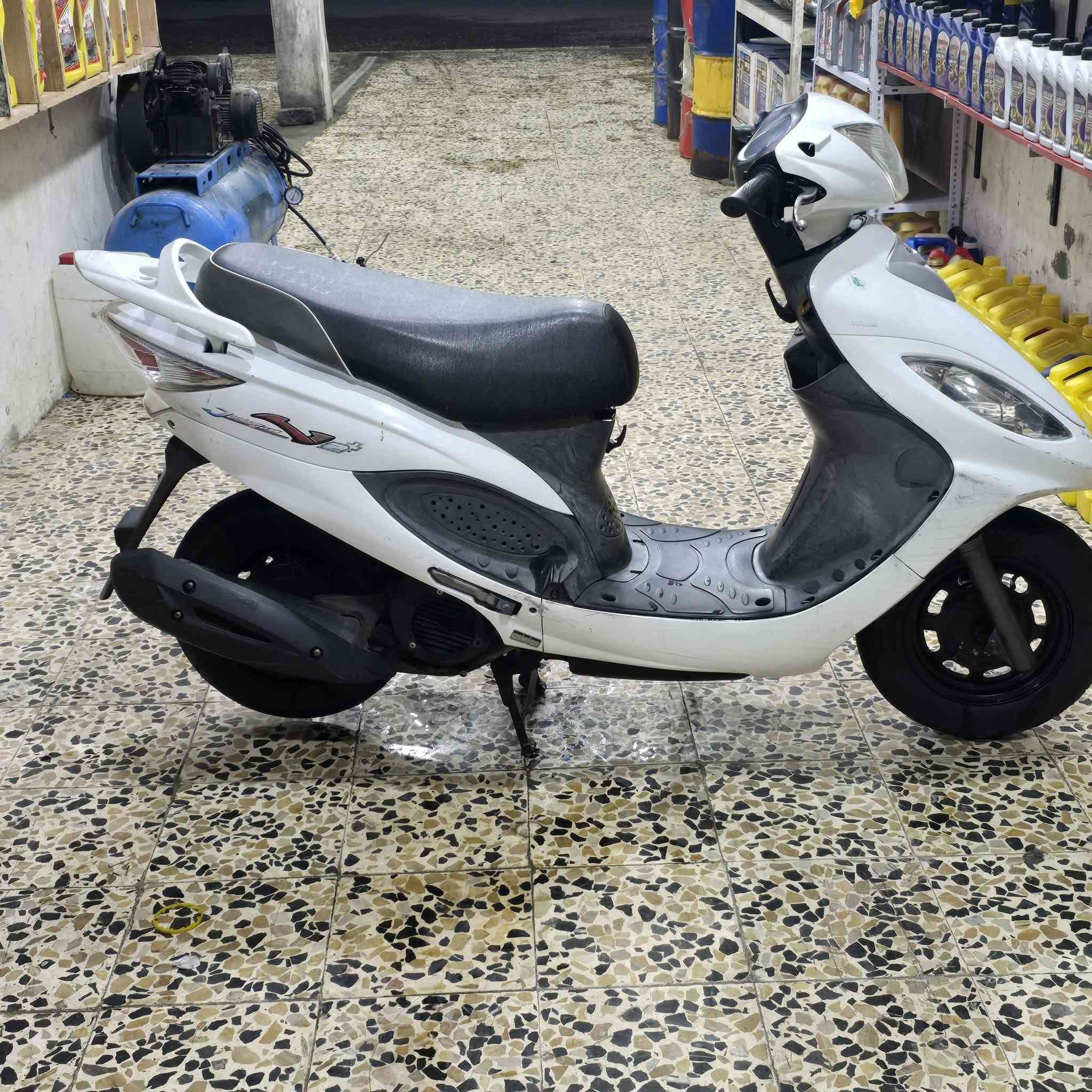 كامكو v2 مديل 2015 طلاعات بك لايت كرستال  رمبه.  كفاله عامه
ميسان المجر الكبير  ***********
